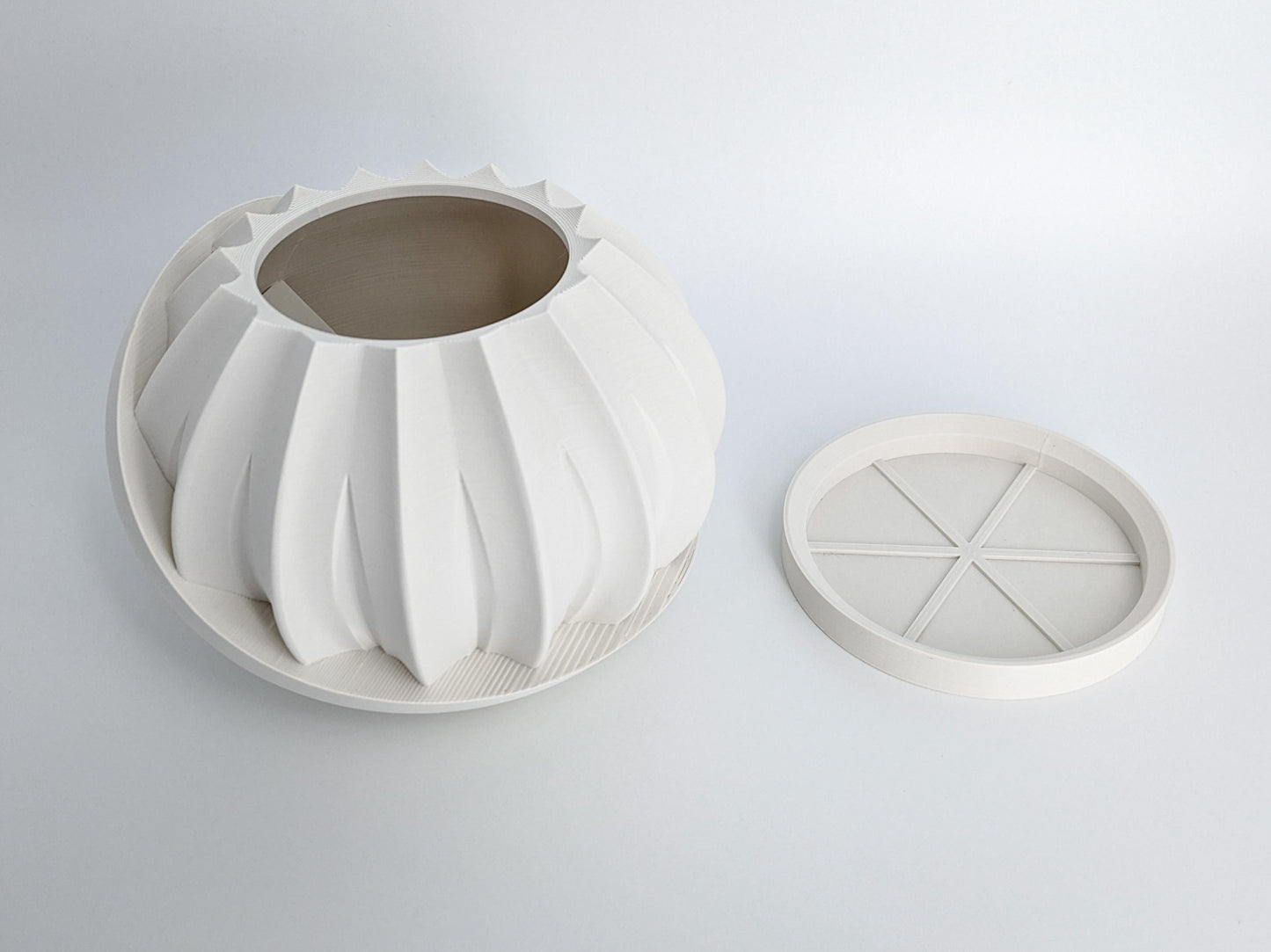 Blumentopf "Lotus" mit versteckter Aufbewahrungsbox
